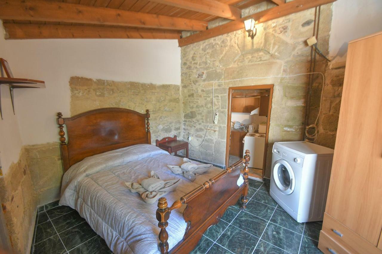 דירות Malona Village Stone House מראה חיצוני תמונה